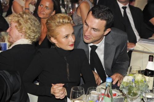 Супербоец и Дюймовочка продолжают  радовать публику