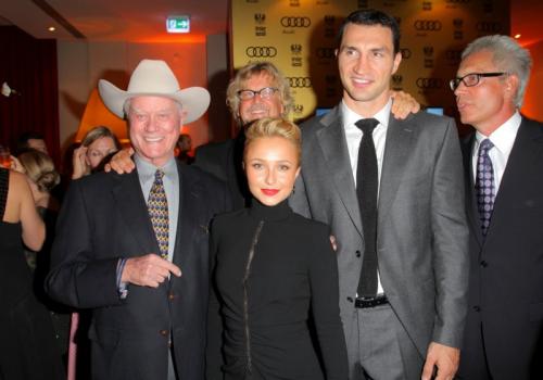 Супербоец и Дюймовочка продолжают  радовать публику