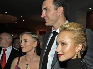 Супербоец и Дюймовочка продолжают  радовать публику