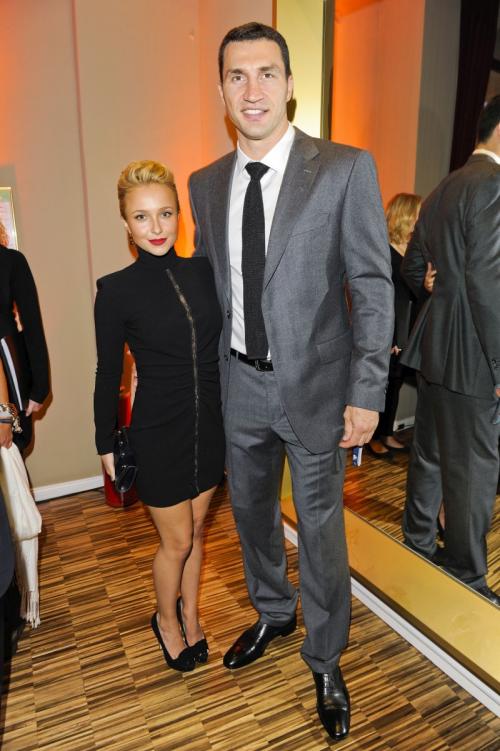 Супербоец и Дюймовочка продолжают  радовать публику