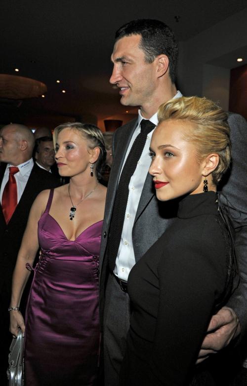 Супербоец и Дюймовочка продолжают  радовать публику