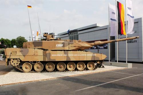 Leopard 2A7 (Германия). Это новая модификация основного немецкого  танка Леопард 2. Модернизация коснулась практически всего: корпуса танка, двигателя, трансмиссии, центровки масс, вооружения, управления огня и систем обеспечения жизнедеятельности экипажа. Он адаптирован для ведения операций в городе.