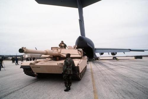 В отличии от большинства современных гусеничных машин, «Абрамс» - элемент единой боевой системы, многократно испытанный в бою в самых жестких климатических условиях. Получен опыт оперативной переброски тысяч «Абрамсов» через пол Земного шара. M1A2 состоит на вооружении США, Кувейта и Саудовской Аравии.