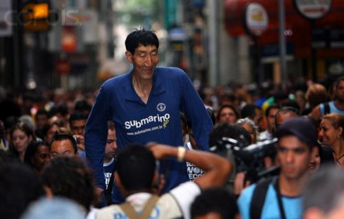 Самые маленькие и самые высокие люди современности