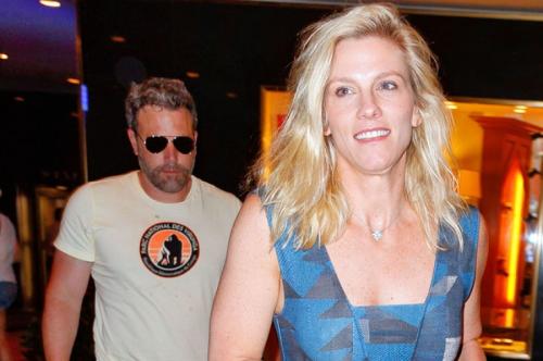 Как выглядят жены и подруги секс-символов Голливуда