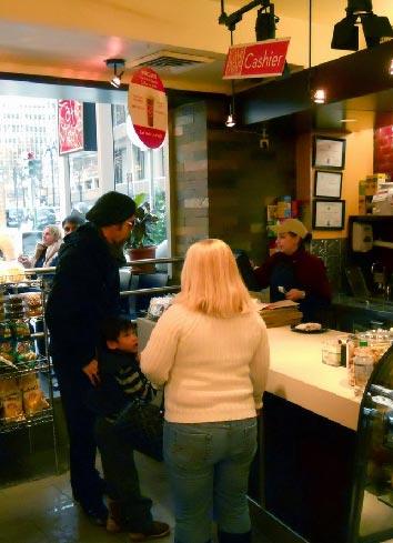 Семейство Джоли-Питт отобедало в забегаловке