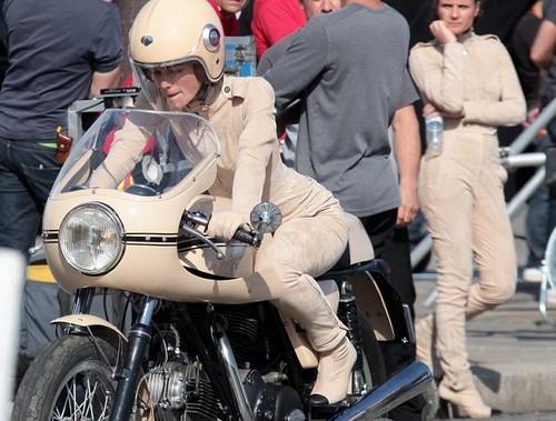 Кира Найтли показала Парижу плюшевый зад