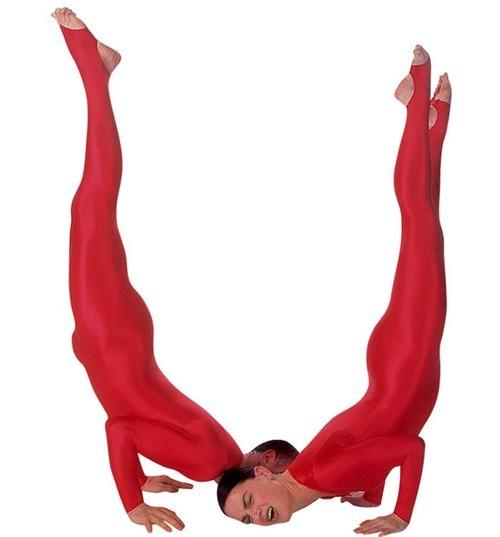 Участники танцевальной группы создали «живой алфавит»