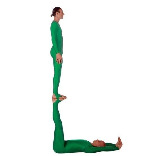 Участники танцевальной группы создали «живой алфавит»