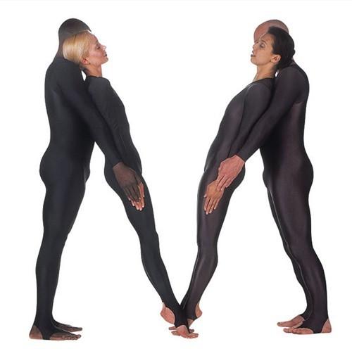 Участники танцевальной группы создали «живой алфавит»