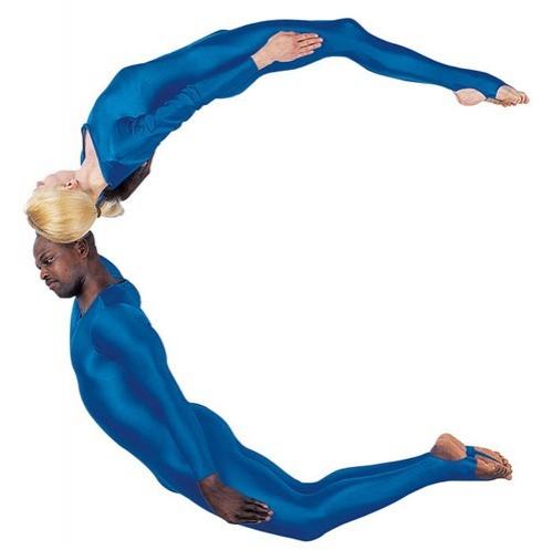 Участники танцевальной группы создали «живой алфавит»