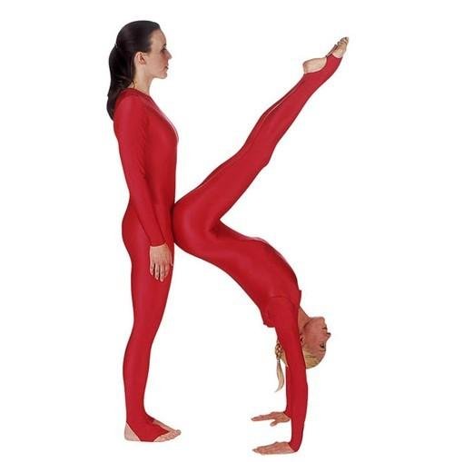 Участники танцевальной группы создали «живой алфавит»