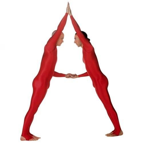 Участники танцевальной группы создали «живой алфавит»