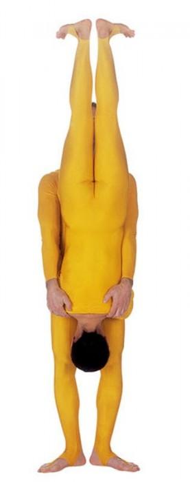 Участники танцевальной группы создали «живой алфавит»