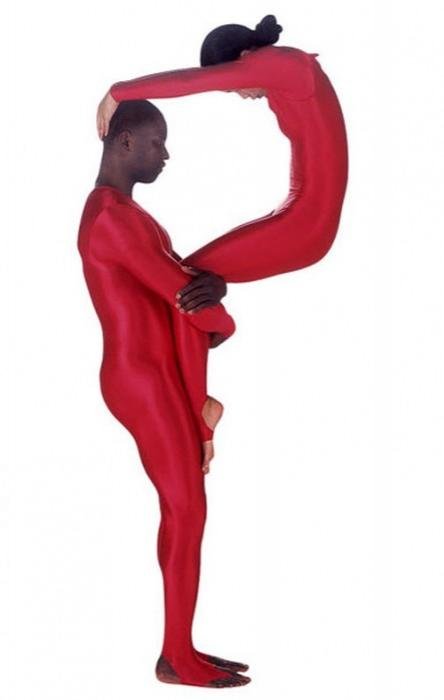 Участники танцевальной группы создали «живой алфавит»