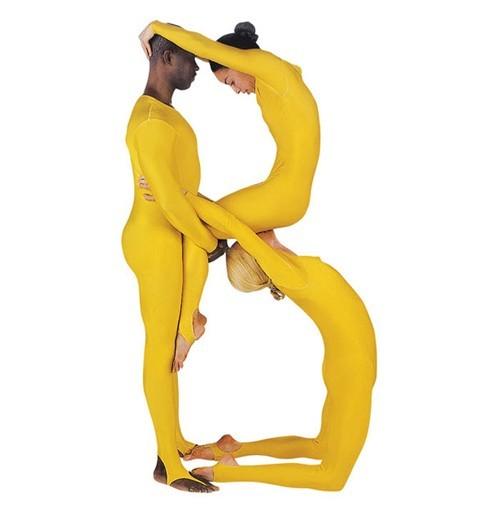 Участники танцевальной группы создали «живой алфавит»