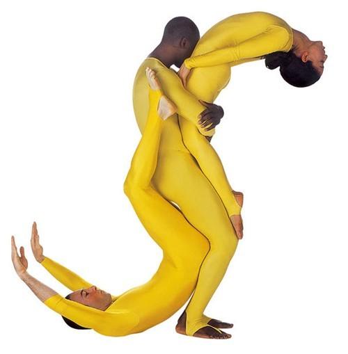 Участники танцевальной группы создали «живой алфавит»