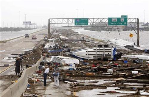 Ураган "Айк" начудил на 100 миллиардов долларов