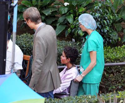 Холли Берри изуродовала себя, увеличив себе губы и грудь