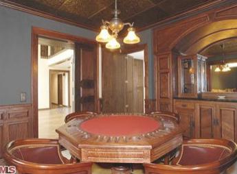 Эштон Катчер продает холостяцкое гнездо