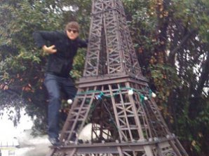 Эштон Катчер продает холостяцкое гнездо