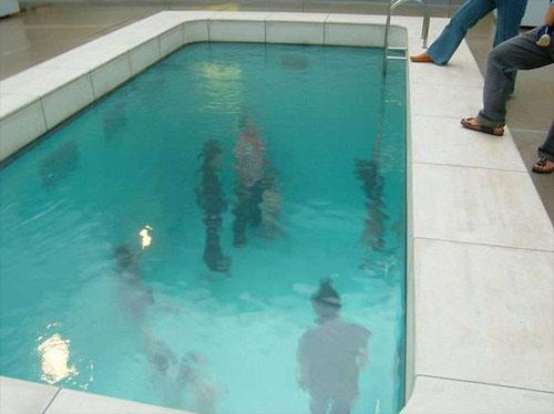 Фальшивый бассейн обманывает купальщиков