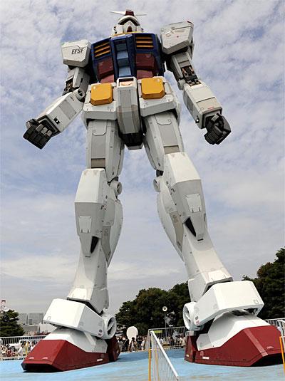 Робот высотой с семиэтажный дом поселился в центре Токио