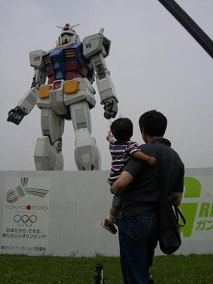 Робот высотой с семиэтажный дом поселился в центре Токио