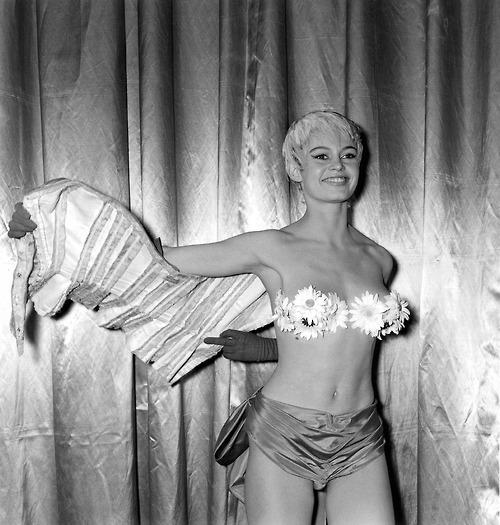 Редкие фотографии юных знаменитостей. часть 11