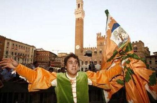 Город превратили в ипподром