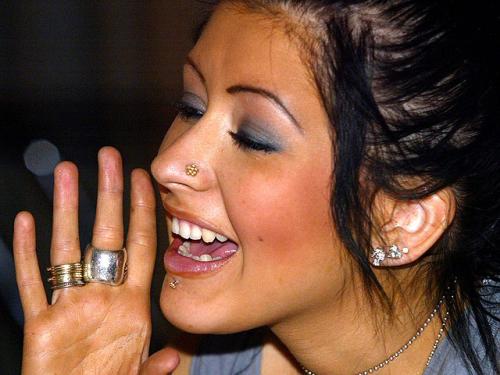 Звездный пирсинг: у кого что проколото