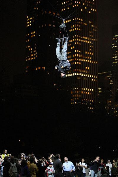 Британский иллюзионист завис на три дня над Нью-Йорком