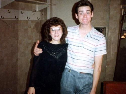 Из грязи в князи: богатейшие актеры и певцы, которые в детстве были нищими