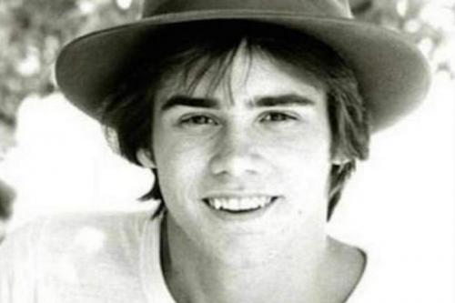 Из грязи в князи: богатейшие актеры и певцы, которые в детстве были нищими