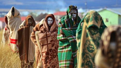 15 ужасающих ритуалов разных племен по всему миру