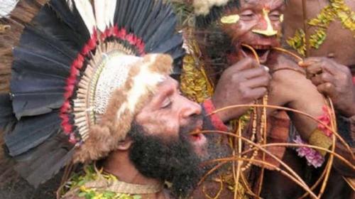 15 ужасающих ритуалов разных племен по всему миру
