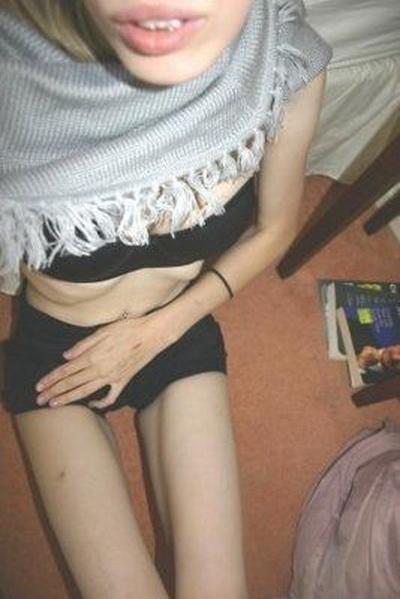 Подростки месяцами истязают себя диетами, фанаты липосакций продолжают отсасывать жир несмотря на то, что легко умещаются в одежду детских размеров, поклонники звезд перекраивают себя по образу и подобию своих кумиров… Мир словно сходит с ума от своего несовершенства.