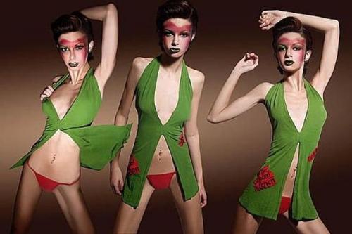 Также среди причин смерти - самоубийство на фоне депрессии, недоедание и инфекции.