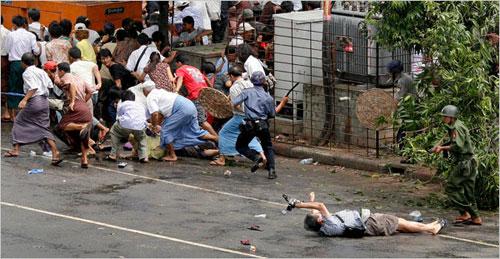 Журналист заснял в Мьянме собственную смерть