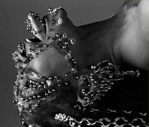 Женщина-«дырокол» попала в книгу рекордов Гинесса