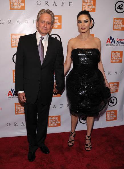 У Кэтрин Зеты-Джонс появились серьезные проблемы с лицом