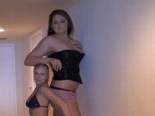 Девушка-гигант может поднять двух слонят