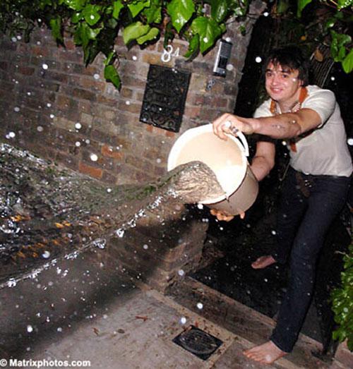 Жених Кейт Мосс перешел в наступление на папарацци