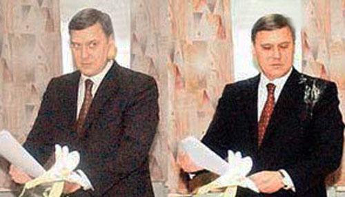 Чем кидают в известных людей