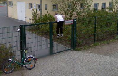 Самые странные уличные фото, снятые Google Street View