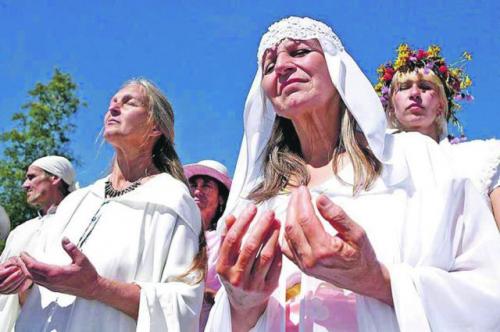 Самосожжения, убийства, жертвоприношения: самые жуткие секты мира