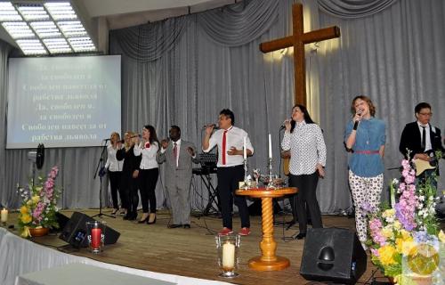 Самосожжения, убийства, жертвоприношения: самые жуткие секты мира