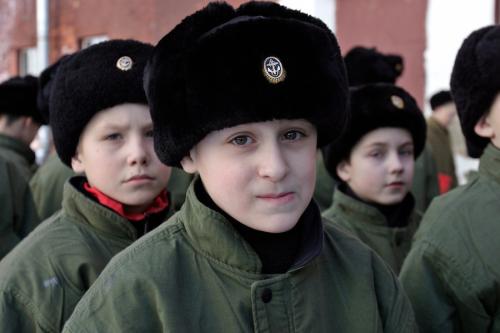 Ошеломительные истории о детях, выросших среди животных