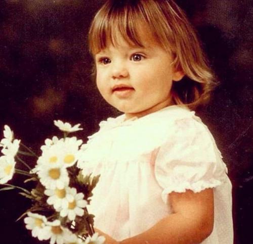 Как выглядели известные супермодели в детстве и юности