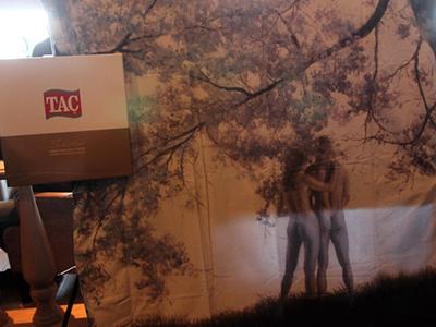 Никас Сафронов устроил публичный день рождения